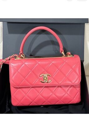 🌸🌸 CHANEL Pink Trendy Quilted Top Handle Shoulder Bag in with Gold Hardware